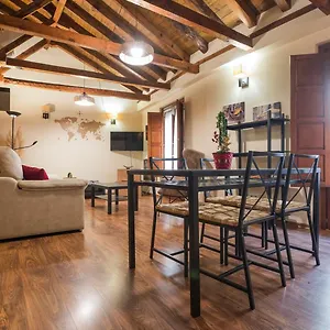 Apartamento ático Abuhardillado Cerca De La Catedral
